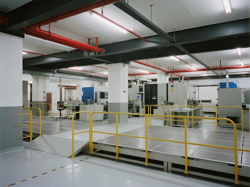 Which Anti Static Floor Is Best for Your Facility Quale pavimento antistatico è il migliore per la tua struttura?