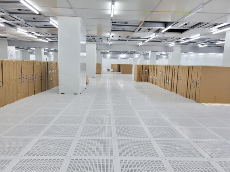 Comparing Popular Raised Access Flooring Systems for Modern Projects Comparación de sistemas populares de suelos elevados para proyectos modernos